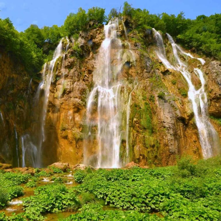 Experience the Plitvice Lakes National Park: A guide to your perfect nature retreat