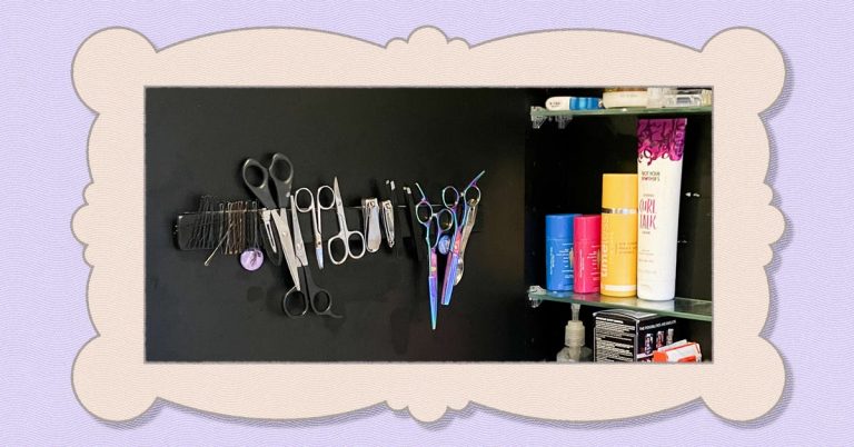 A Magnetic Knife Holder Is the Ultimate Bathroom Storage Hack