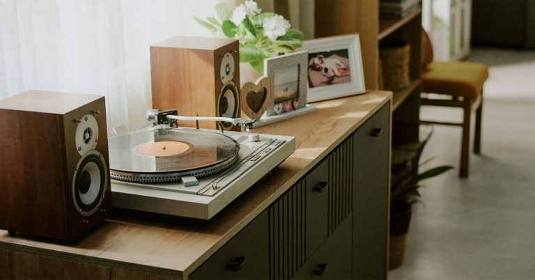 How to Connect Your New Turntable to Any Audio System in 2025