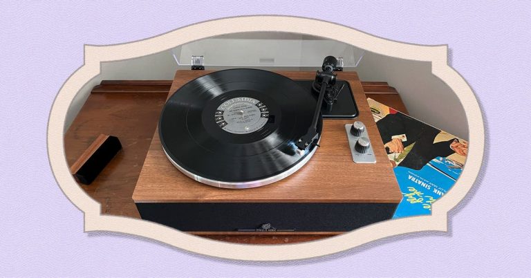 This All-in-One Record Player Is Great at Preserving Memories